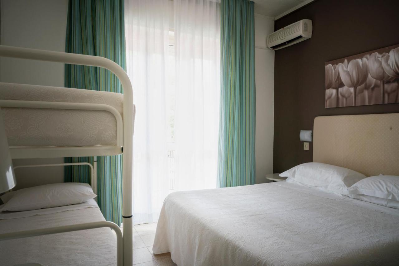 Hotel Maarea Milano Marittima Buitenkant foto